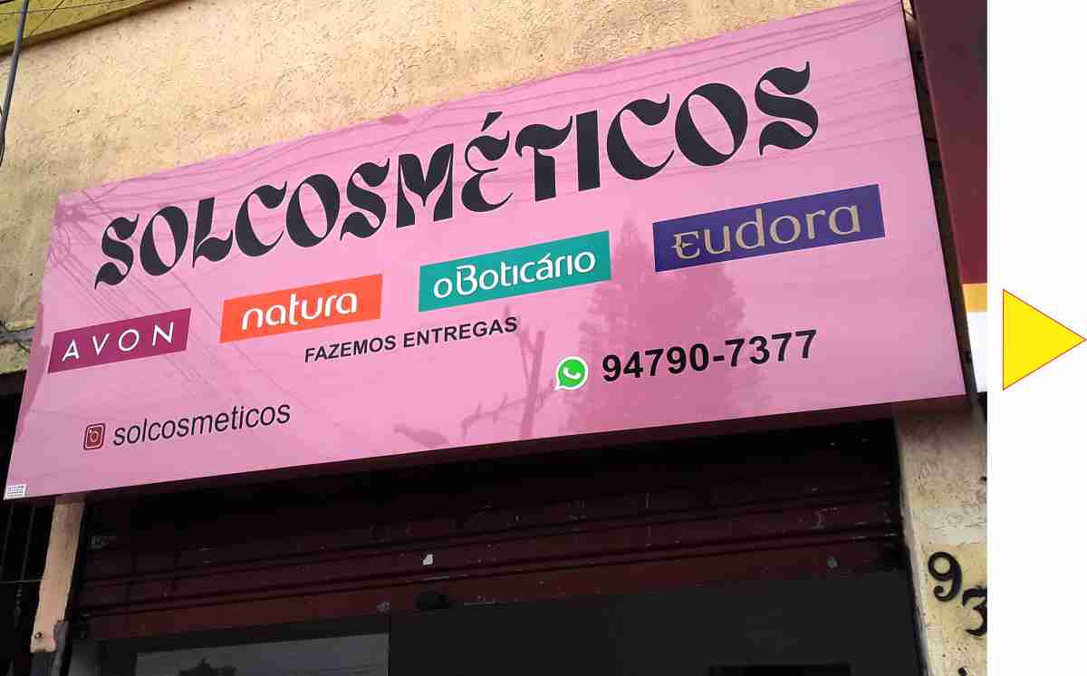 fachada acm brilho com logotipo e letras em adesivo